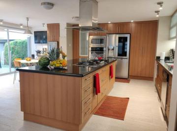 Casa de 4 habitaciones, Quito · Casa de Venta en Cumbaya Cerca a Usfq, Incluye Departamento