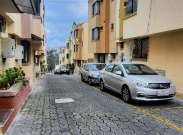 Casa de 3 habitaciones, Quito · Casa de Venta en Conjunto Sector Terminal de Carcelén (Av Eloy Alfaro)