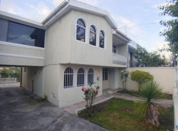 FACHADA - CASA EN AVENIDA QUIS QUIS SAN ANTONIO · Hermosa Casa en Venta en Av Quis Quis San Antonio