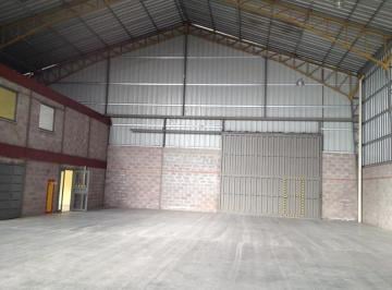 Bodega-Galpón · 1835m² · 5 Estacionamientos · Galpón Industrial en Renta, Sector Quito Norte