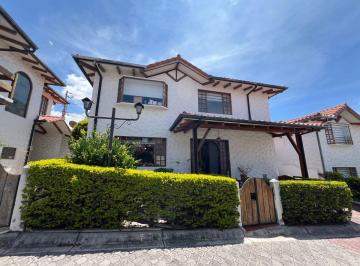 Casa de 3 habitaciones, Quito · Casa No Adosada de Venta en Cumbaya