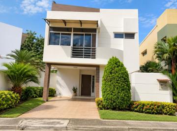 Casa de 4 habitaciones, Guayaquil · Casa con 4 Recámaras en Venta, 258 m² Terreno, Vía a La Costa