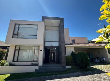 Casa · 310m² · 3 Habitaciones · 4 Estacionamientos · Casa - Ruta Viva