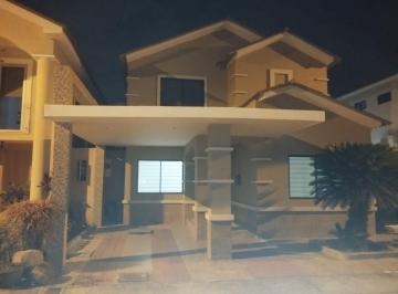 Casa de 4 habitaciones, Guayaquil · Casa en Venta en Ciudad Celeste