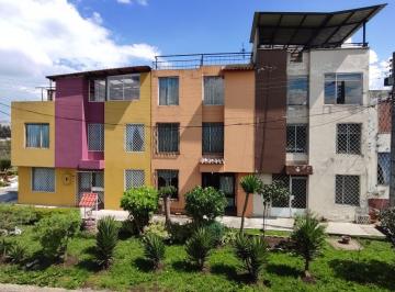 Casa de 4 habitaciones, Quito · Casa en Venta - Quitumbe (Frente Al Terminal)