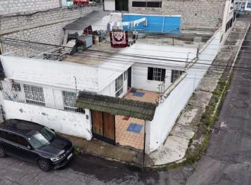 Casa de 4 habitaciones, Quito · Casa Esquinera en Venta en La Ofelia