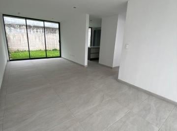 Casa de 3 habitaciones, Quito · Linda Casa por Estrenar