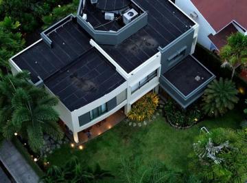 Casa de 5 habitaciones, Guayaquil · Puerto Azul - Casa Esquinera con Amplio Patio en Venta