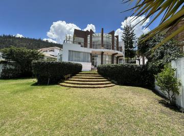 Casa · 411m² · 4 Habitaciones · 2 Estacionamientos · Venta Casa en Cumbaya Sector Rancho San Francisco