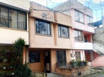 Casa de 3 habitaciones, Quito · Casa en Venta – Quitumbe, Quito