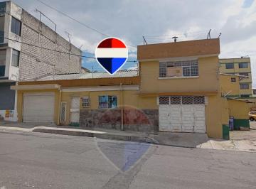 Casa de 9 habitaciones, Quito · Casa Rentera en Venta Cerca de Centro Comercial El Recreo