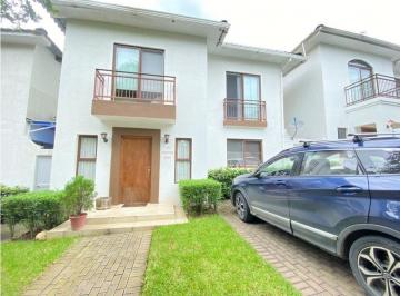 Casa de 3 habitaciones, Guayaquil · Venta de Casa Urb. Villas del Bosque en Vía a La Costa