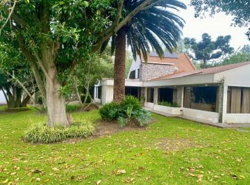 Casa de 4 habitaciones, Quito · Venta de Casa con 4 Dorm. en Cumbayá, con 1547 m² Terreno