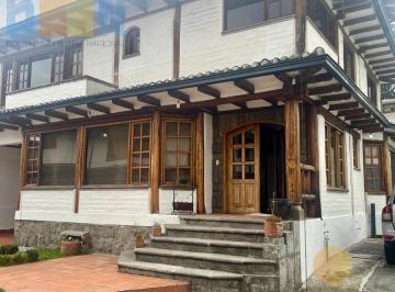 Casa · 333m² · 4 Habitaciones · 2 Estacionamientos · Casa en Venta por Embajada Americana