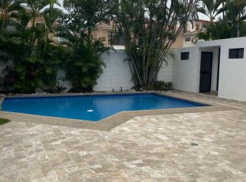 Casa de 4 habitaciones, Guayaquil · Vendo Amplia y Comoda Casa en San Isidro