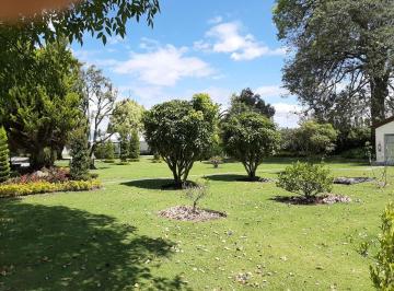 Quinta vacacional de 3 habitaciones, Quito · Quinta con Plantacion de Aguacates en Produccion