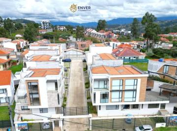 Casa · 200m² · 3 Habitaciones · 2 Estacionamientos · Casa en Challuabamba - Cuenca