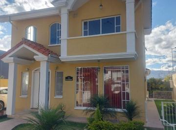 Casa de 4 habitaciones, Quito · Casa de Venta en Urbanización, Los Chillos, Taboada, 4 Dorm.
