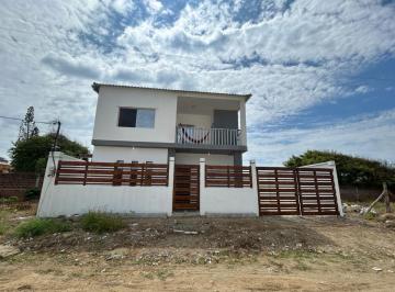 Departamento de 3 habitaciones, Playas · Se Vende Casa de Dos Pisos con Vista Al Mar Km. 1.5 Via a Data General Villamil Playas