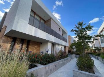 Casa · 407m² · 3 Habitaciones · En Venta Casa Moderna Diseño Londoño (No Adosada) - Urbanizacion La Viña *mm
