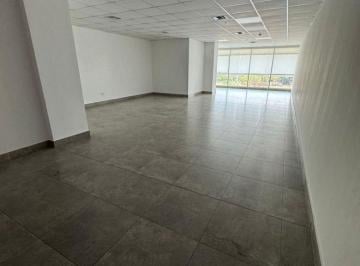 Oficina comercial en alquiler ubicada en Samborondón, ideal para profesionales o · Oficina Comercial de 105 m² en Alquiler en Samborondón con Dos Parqueos Subterráneos