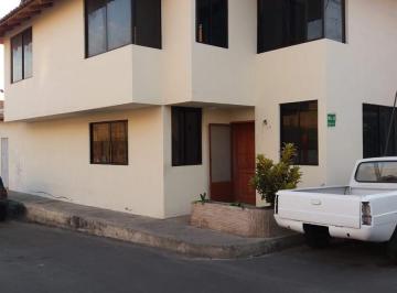 Casa · 120m² · 1 Estacionamiento · Casa en Venta en Urbanización La Aurora 2 Diagonal a Almacenes Zurita.