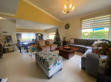 Casa · 150m² · 4 Habitaciones · 2 Estacionamientos · Pusuqui, Casa en Venta, 338.88 m²