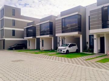 Casa de 3 habitaciones, Quito · Venta Casa 3d Llano Grande Cerca Al Portal