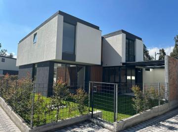 Casa de 3 habitaciones, Quito · Casa Venta por Estrenar en La Morita