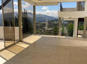 Casa de 4 habitaciones, Quito · Casa Moderna de Lujo en Altos del Valle – Miravalle