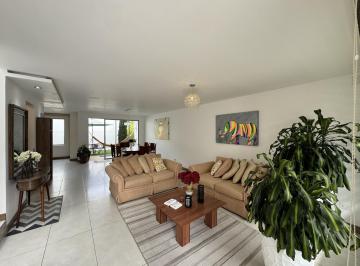 Casa · 218m² · 3 Habitaciones · 2 Estacionamientos · Casa Amoblada en Renta Sector Colegio Spellman