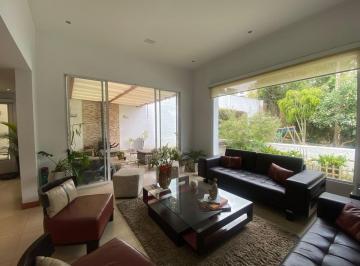 Casa de 3 habitaciones, Quito · Casa Renta / Venta Cumbaya. Conjunto Exclusivo. Seguridad.