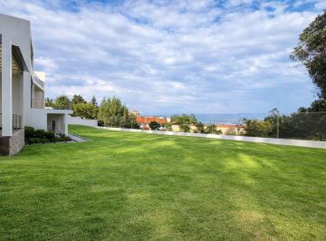 Casa · 633m² · 4 Habitaciones · 6 Estacionamientos · Casa Sin Amoblar en Renta en Cumbayá Cerca de Rancho San Francisco