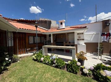 Casa en Venta de 6 habitaciones Sucre · Amplia Casa en Venta