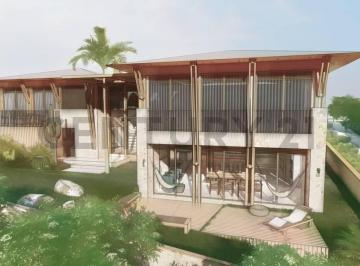 Casa · 450m² · 3 Habitaciones · 2 Estacionamientos · Propiedad Ideal Para Quienes Buscan un Hogar Exclusivo, Rodeado de Naturaleza