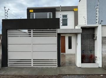 Casa · 125m² · 3 Habitaciones · 2 Estacionamientos · Casa en Venta