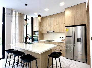 Casa · 240m² · 3 Habitaciones · 2 Estacionamientos · Venta de Casa con Frente Al Parque y Dos Garajes en Isla Celeste - Samborondón Mn