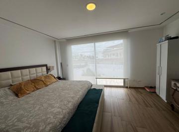 Casa de 7 habitaciones, Quito · Venta de Casa en Cumbaya - 650 m²