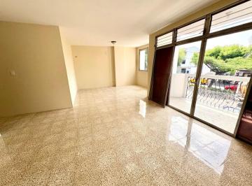Departamento de 3 habitaciones, Guayaquil · Urdesa Central. en Venta Departamento Primer Piso Alto. 3 Dorm., Parqueo