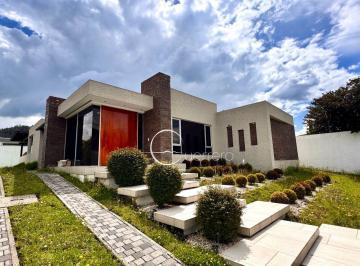 Casa de 3 habitaciones, Quito · En Venta Espectacular Casa de Lujo (1 Sola Planta) con Gran Jardin, Club Los Chillos