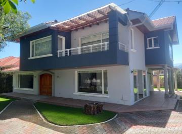 Casa de 4 habitaciones, Quito · Casa con 800 m² Terreno y 500 m² Construcción y 4 Habitaciones en Venta en Cumbayá / Lumbisi