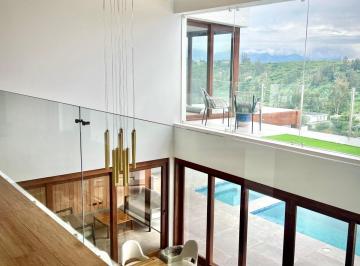 Casa de 5 habitaciones, Quito · Se Vende Espectacular Casa en Cumbaya