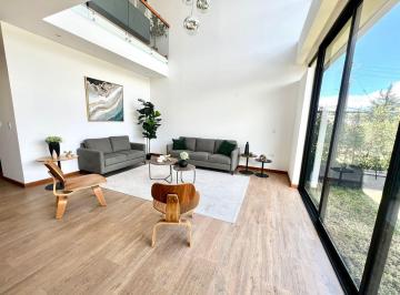 Casa · 174m² · 3 Habitaciones · 2 Estacionamientos · Mv - Tumbaco - El Arenal, en Venta Casa de 3d, 174 m² Sala Doble Altura