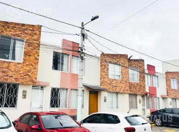 Casa · 83m² · 3 Habitaciones · 1 Estacionamiento · Venta de Casa, Sector Calderón