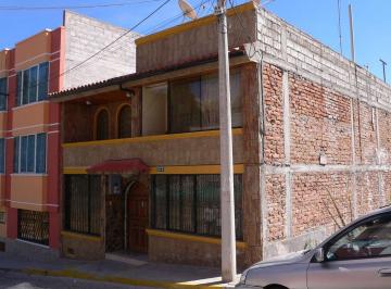 Casa de 4 habitaciones, Quito · Amplia Casa en Venta - Prados del Condado