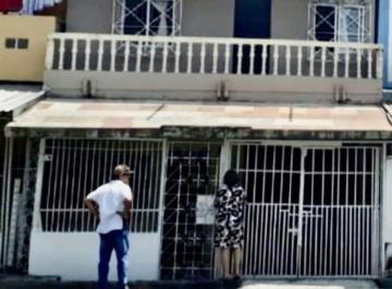 Casa de 4 habitaciones, Guayaquil · Vendo Casa de 2 Plantas en Guerrero Martínez