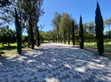 Terreno / Lote · 2393m² · Terreno de Venta Dentro de Urbanización Aaa Junto a Arrayanes. Exclusividad
