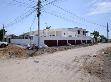 Casa · 104m² · 3 Habitaciones · 6 Estacionamientos · Ballenita Casa de Playa 3 Dorm. Oportunidad en Venta