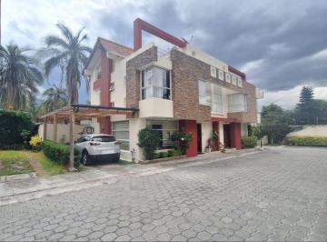 Casa · 176m² · 3 Habitaciones · 1 Estacionamiento · Venta Casa Sector Lumbisi