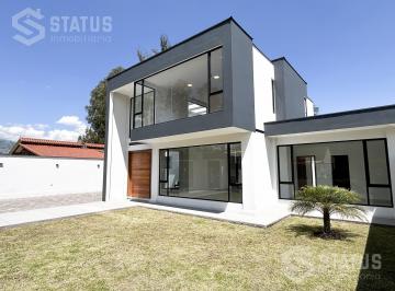 Casa · 230m² · 3 Habitaciones · 4 Estacionamientos · Venta de Casa, Sector Capelo - Cerca Urb. Las Retamas